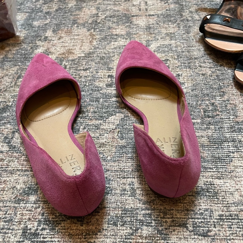 Naturalizer pink suede flats 6M